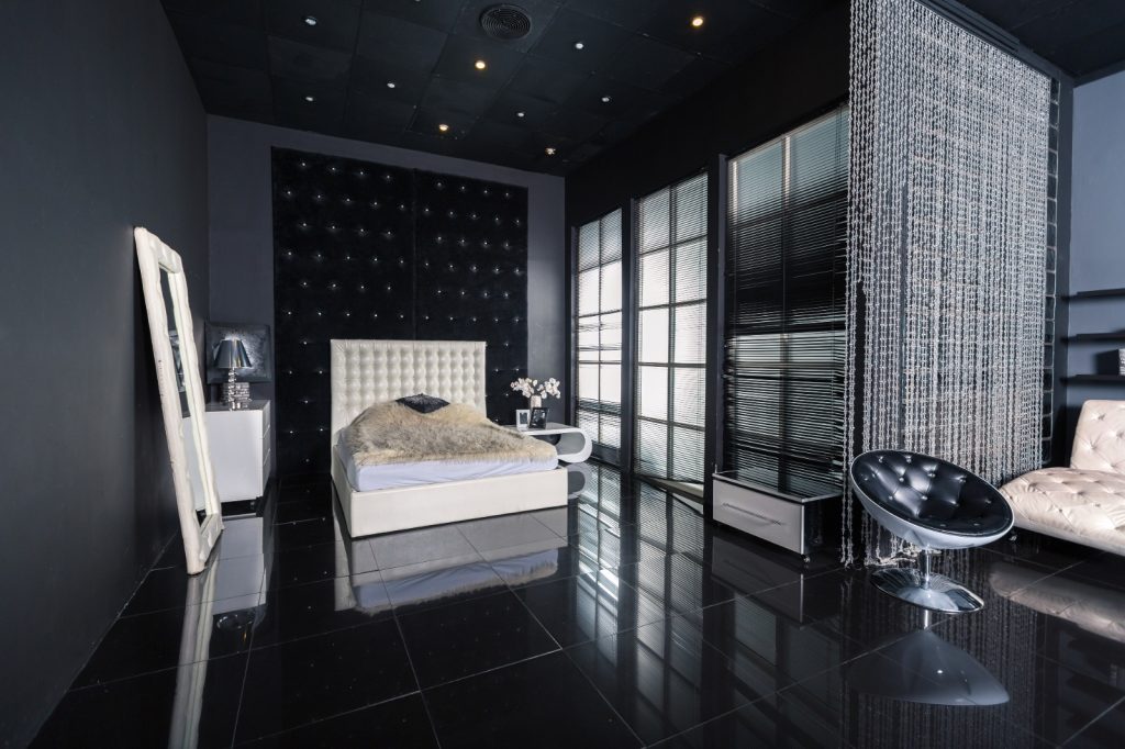 10 Best Ceiling Paint Colors For 2025 Onyx By Benjamin Moore 1024x682 